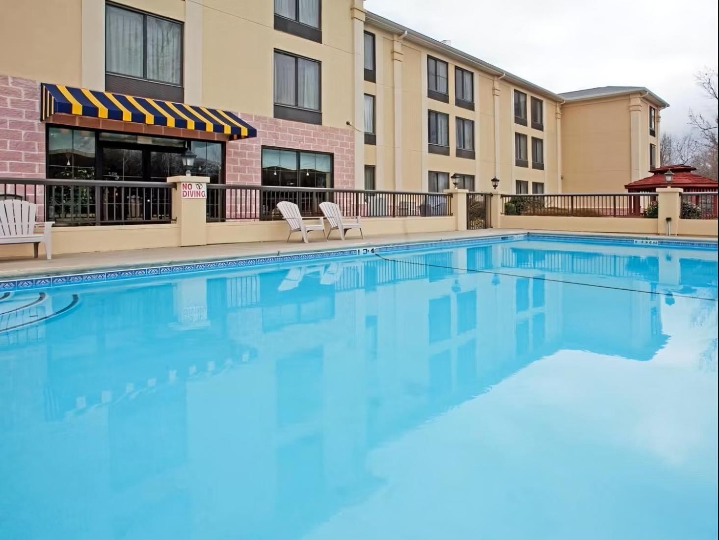 Holiday Inn Express & Suites Charlotte Arpt-Belmont By Ihg Eksteriør billede