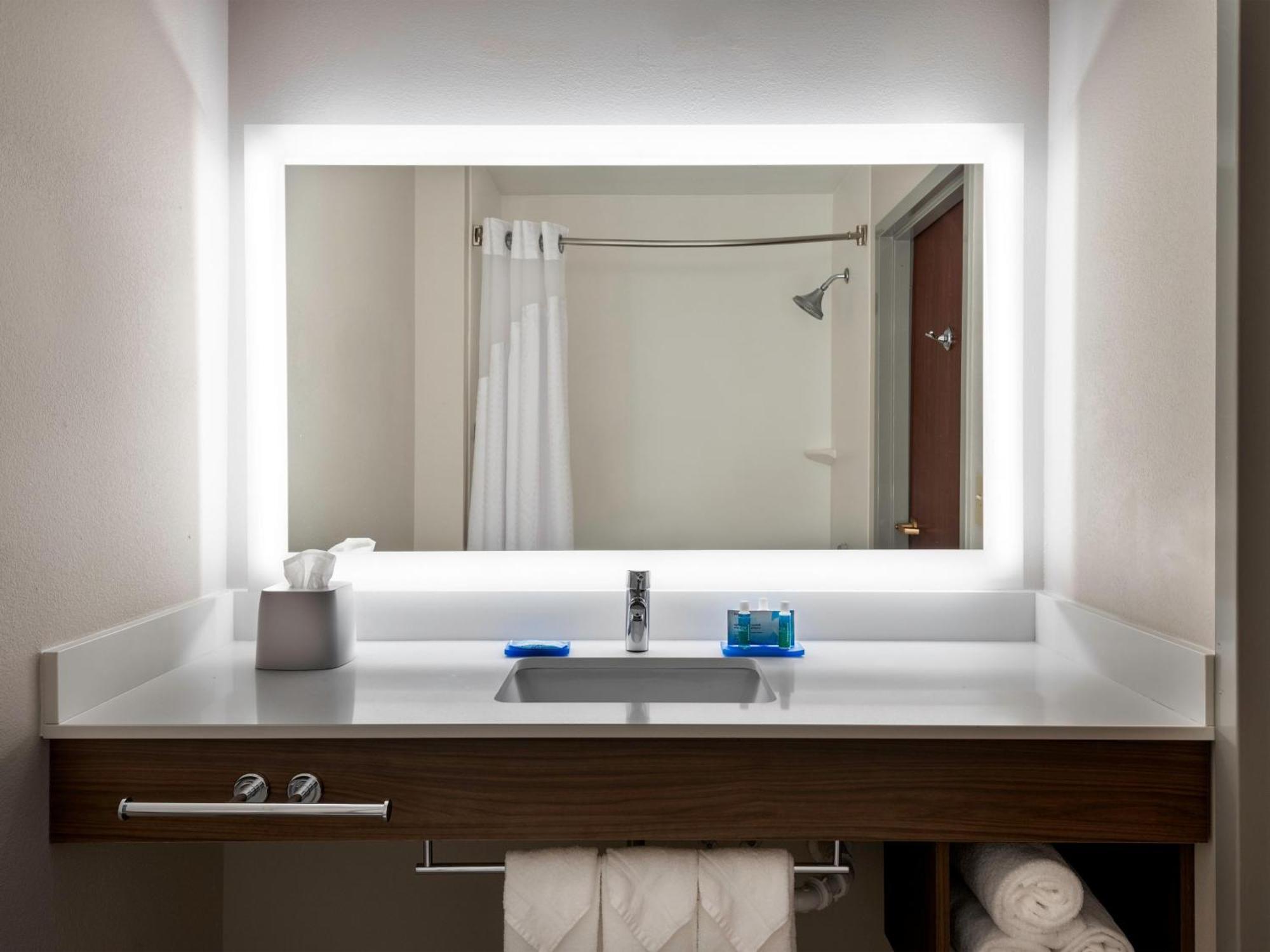 Holiday Inn Express & Suites Charlotte Arpt-Belmont By Ihg Eksteriør billede