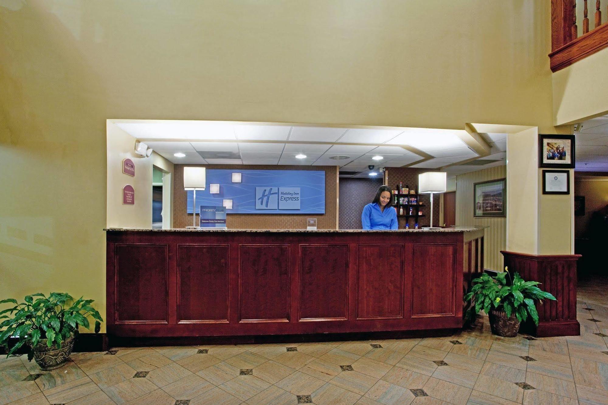 Holiday Inn Express & Suites Charlotte Arpt-Belmont By Ihg Eksteriør billede