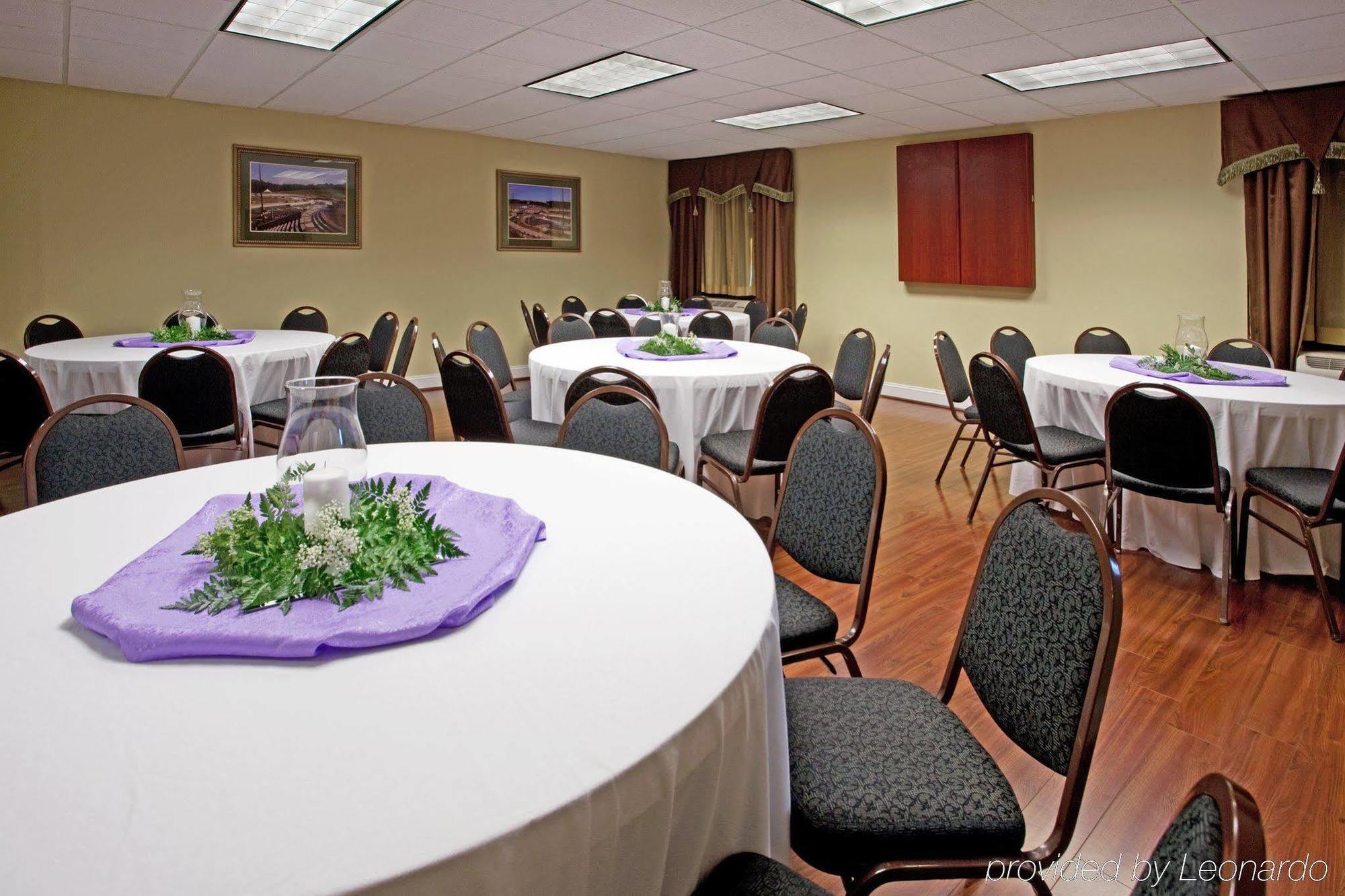 Holiday Inn Express & Suites Charlotte Arpt-Belmont By Ihg Eksteriør billede