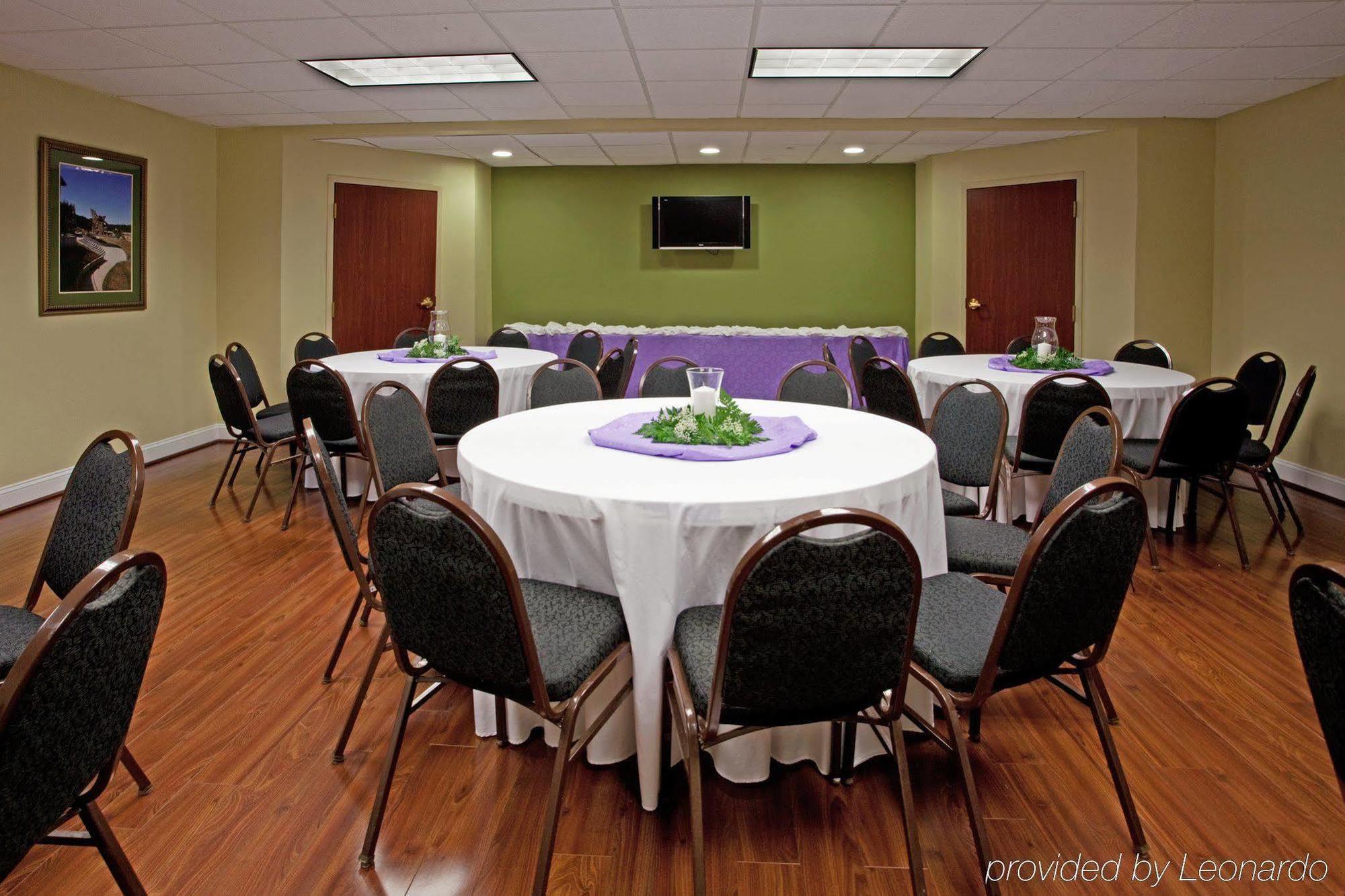 Holiday Inn Express & Suites Charlotte Arpt-Belmont By Ihg Eksteriør billede